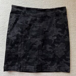 FREE PEOPLE black camo skirt (2)